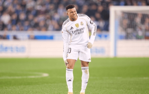 姆巴佩膝伤加剧！皇马高层担忧，过度使用埋下隐患，球迷怀念C罗