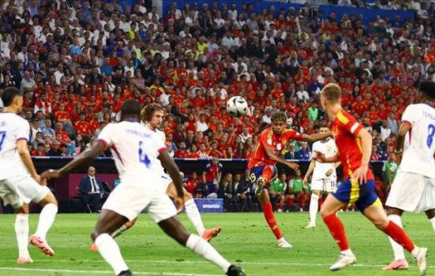 亚马尔VS罗本：谁更强？