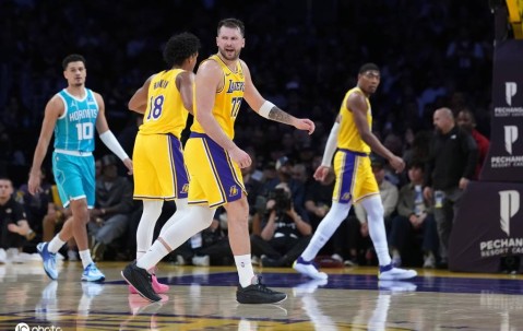 东契奇空砍39分詹姆斯29+9 湖人惨败黄蜂