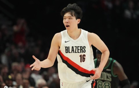 开拓者主帅：杨翰森未与球队同步 但整体表现积极正面