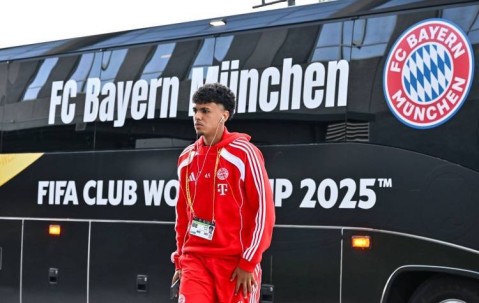 TA：埃弗顿有意19岁拜仁左后卫亚当-阿兹努