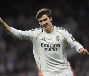 随着皇马4-1，比利亚雷亚尔1-2，西甲最新积分榜出炉：巴萨丢榜首