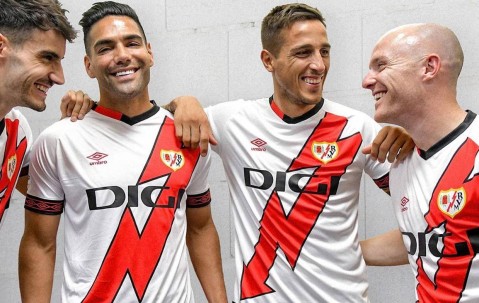 西甲！巴列卡诺主场死磕巴萨，红蓝军团能否击碎 “主场龙” 美梦？