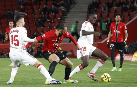 4-1,22岁巴萨旧将发威,西甲第18大胜西甲第14,塞维利亚无缘2连胜