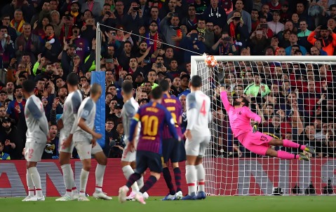 最棒的任意球？范戴克：梅西对利物浦进的那个！