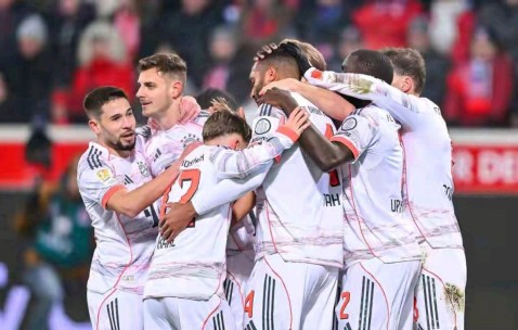 拜仁创造德甲年度奇迹：整年霸占榜首续写辉煌篇章