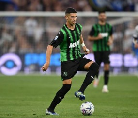 周日002意甲:AC米兰主场迎击萨索洛,榜首之争不容有失