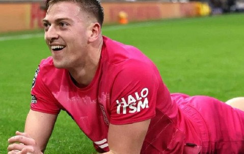 曼联签新凯恩3000万已到位，转会停滞原因曝光！已无缘两大牌射手