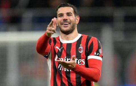 一日三官宣！巴黎呛姆巴佩+皇马签天才，巴萨免签佩剑掀西甲风暴