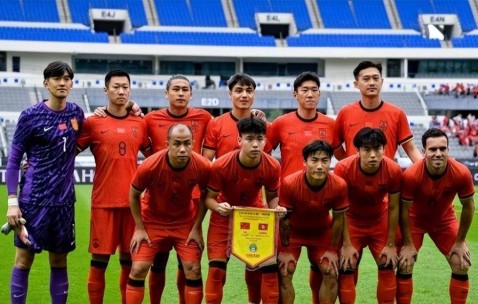 喜讯！德甲门兴俱乐部官宣将在8月份扎堆引进多位上海国脚，蒯纪闻+刘诚宇领衔