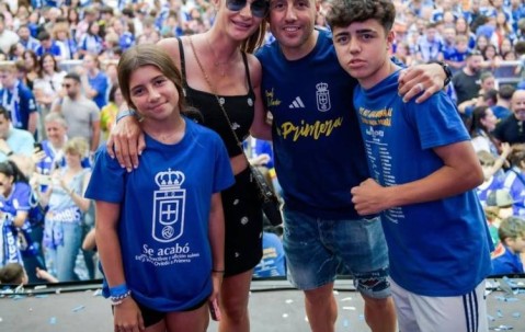 40岁卡索拉社媒晒与家人合照，庆祝随皇家奥维耶多升级西甲