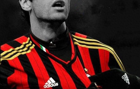 电话门扣分核心离队,他一人扛起红黑旗帜,欧冠10球横扫豪门