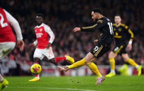 曼联3-2逆转绝杀阿森纳！连胜前二进前四，卡里克10天超阿莫林一年秘诀曝光