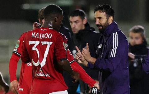 阿莫林当面点拨曼联新帝星学一人！别只靠天赋，努力证明配得上首发