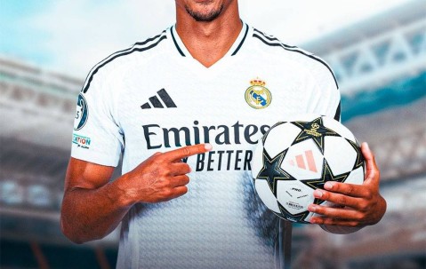 从小就看梅西等人踢球！邮报：阿诺德曾称除了利物浦最喜欢巴萨