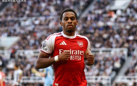 24岁荷兰边卫撑起一片天！攻防两端表现俱佳，阿森纳争冠新拼图