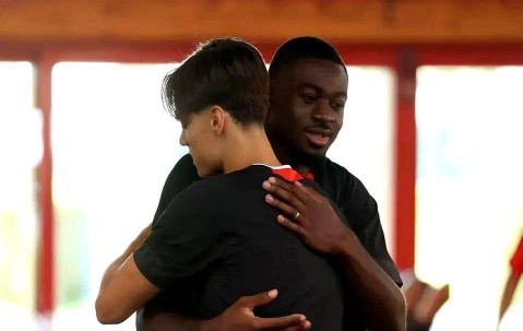 貂蝉变门神！800万铁腰锁死意甲，米兰防线让前锋浪射不慌