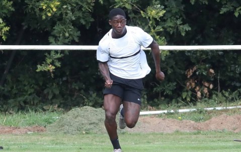 拉爵亲自干预阻止曼联新帝星离队！曝其加练欲争夺主力，增强肌肉