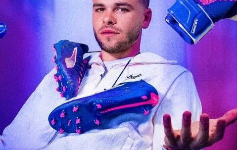 巴黎圣日耳曼欲签下门将舍瓦里耶备战多纳鲁马离队