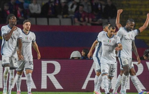 火眼金睛！这位边裁神了，微秒级识别体毛越位令人叹服