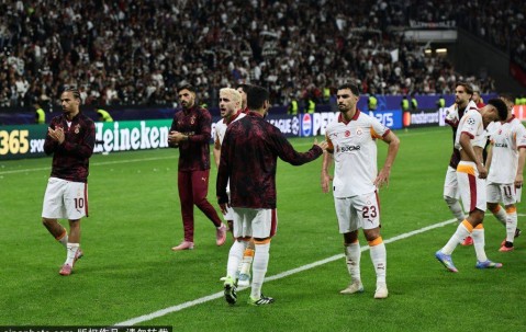 多家英超和德甲球队争抢20岁奥格斯堡中场科穆尔，未来可期！