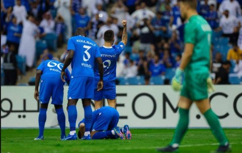 足坛悲喜一夜！罗马1-2倒下，连续19轮不败终结，C罗缺席4大皆空