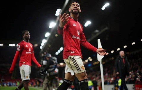 库尼亚向曼联球迷摊手惹争议！齐尔克泽已申请离队，曼联考虑马特塔