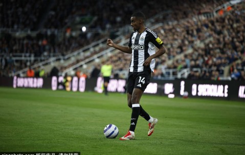 伊萨克仍单独训练+或缺席英超首战 纽卡愿降价至1.3亿镑