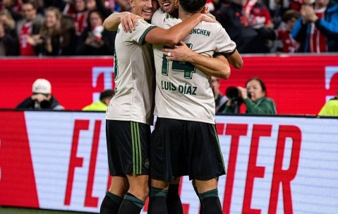 4-0！凯恩独享历史第一，C罗神迹告破，拜仁全胜领跑德甲