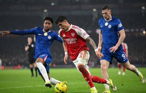 足坛一夜动态：AC米兰22轮不败，阿森纳双杀切尔西，巴萨冲4冠王