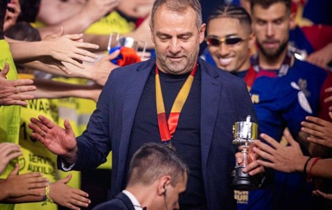 皇马遭巴萨3杀，安切洛蒂下课倒计时，老佛爷签姆巴佩是败笔？