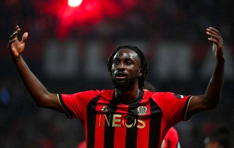 法甲12球8助前锋想与穆帅合作，费内巴切中锋目标等待纽卡斯尔