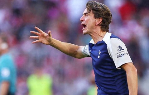 4比0！拜仁主场完胜热刺，主帅直言差距，热刺备战巴黎待逆袭