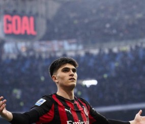 一日意甲动态:米兰新9号正式亮相圣西罗,国米加速引进邓弗里斯替代者