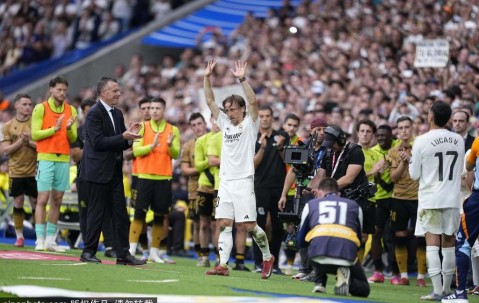 卢卡斯·巴斯克斯告别皇马！十年白衣传奇即将落幕，未来去向成谜