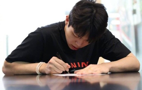 开拓者官宣签约杨瀚森 新秀合同4年2139万美元