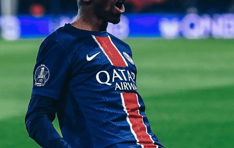 绝了，才拿金球奖就开始摆烂！1亿巨星心满意足，大巴黎无奈摇头