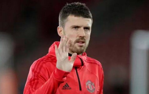 曼联冬窗首签锁定！新帅刚上任就提刚需，阿莫林埋的坑终于要填了