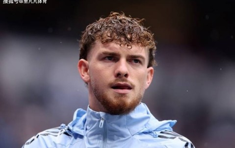 22岁希望之星被雪藏：两个月零出战自信尽失，回利物浦成唯一选项