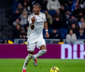 皇马功勋铁卫阿拉巴告别伯纳乌，五年豪夺八冠或将加盟沙特辅佐C罗