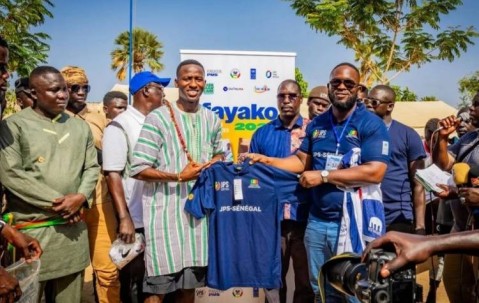 太阳报：热刺球星帕佩-萨尔花费数千英镑为家乡村庄支付电费