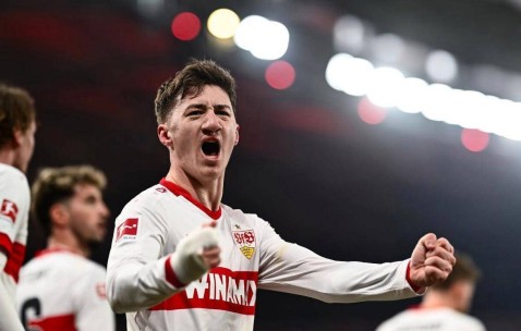 决裂！曼联计划明夏清洗队长B费，4500万敲定德甲24岁中场新星