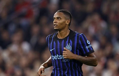 意甲动态：米兰球迷热情支持红黑军，国米新星持续耀眼备受好评