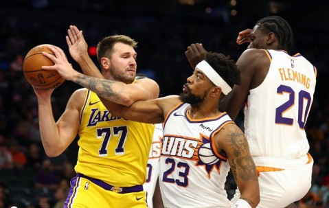 季前赛-东契奇25+7里夫斯25分 太阳击败湖人