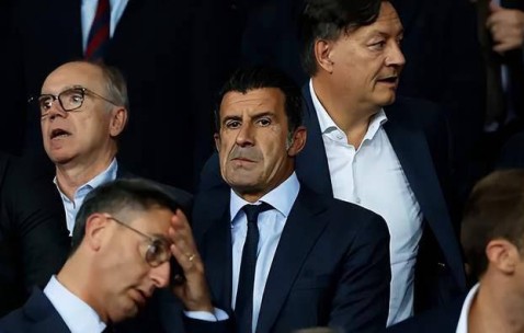 25年仇恨！52岁菲戈观战欧冠，巴萨万人狂嘘不原谅叛徒