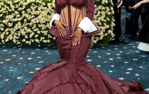 詹姆斯因左膝内侧副韧带扭伤 缺席今年的Met Gala