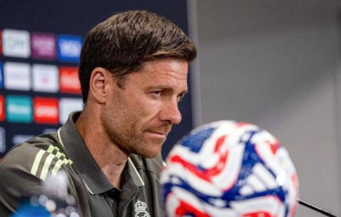 阿隆索在皇马的挑战之旅