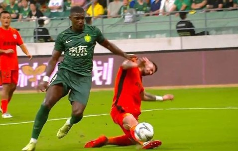 媒体人：法比奥进球类似阿森纳对阵曼联角球进球，在中超不判少见