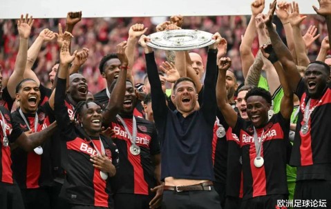 已敲定！曝滕哈赫下赛季执教德甲巨人