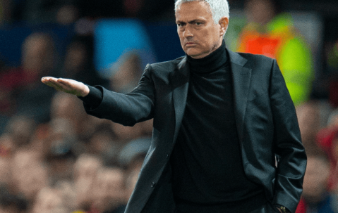 恭喜穆帅！下课危机接触！高层信任送7000万预算，挖意甲金靴争冠